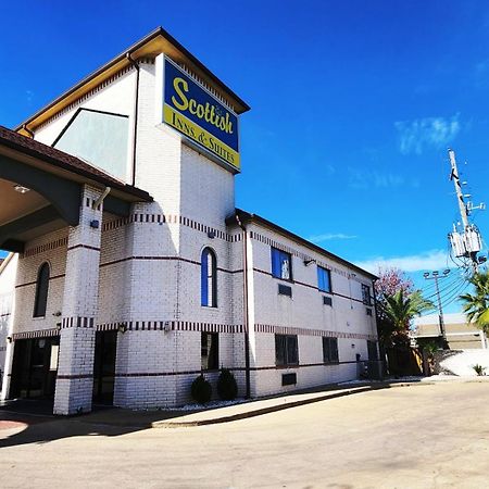 Scottish Inn & Suites Sam Houston Parkway Екстер'єр фото
