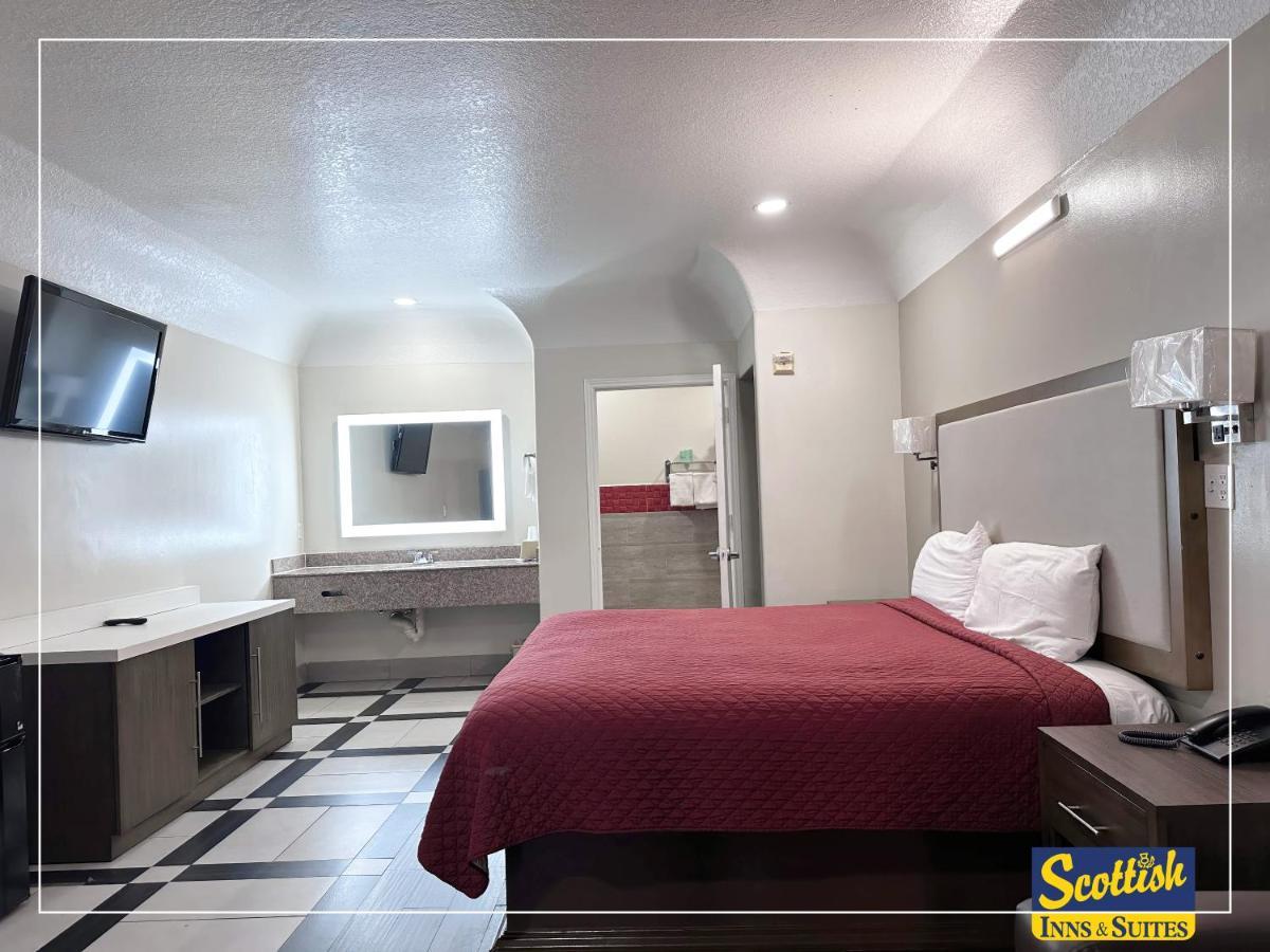 Scottish Inn & Suites Sam Houston Parkway Екстер'єр фото