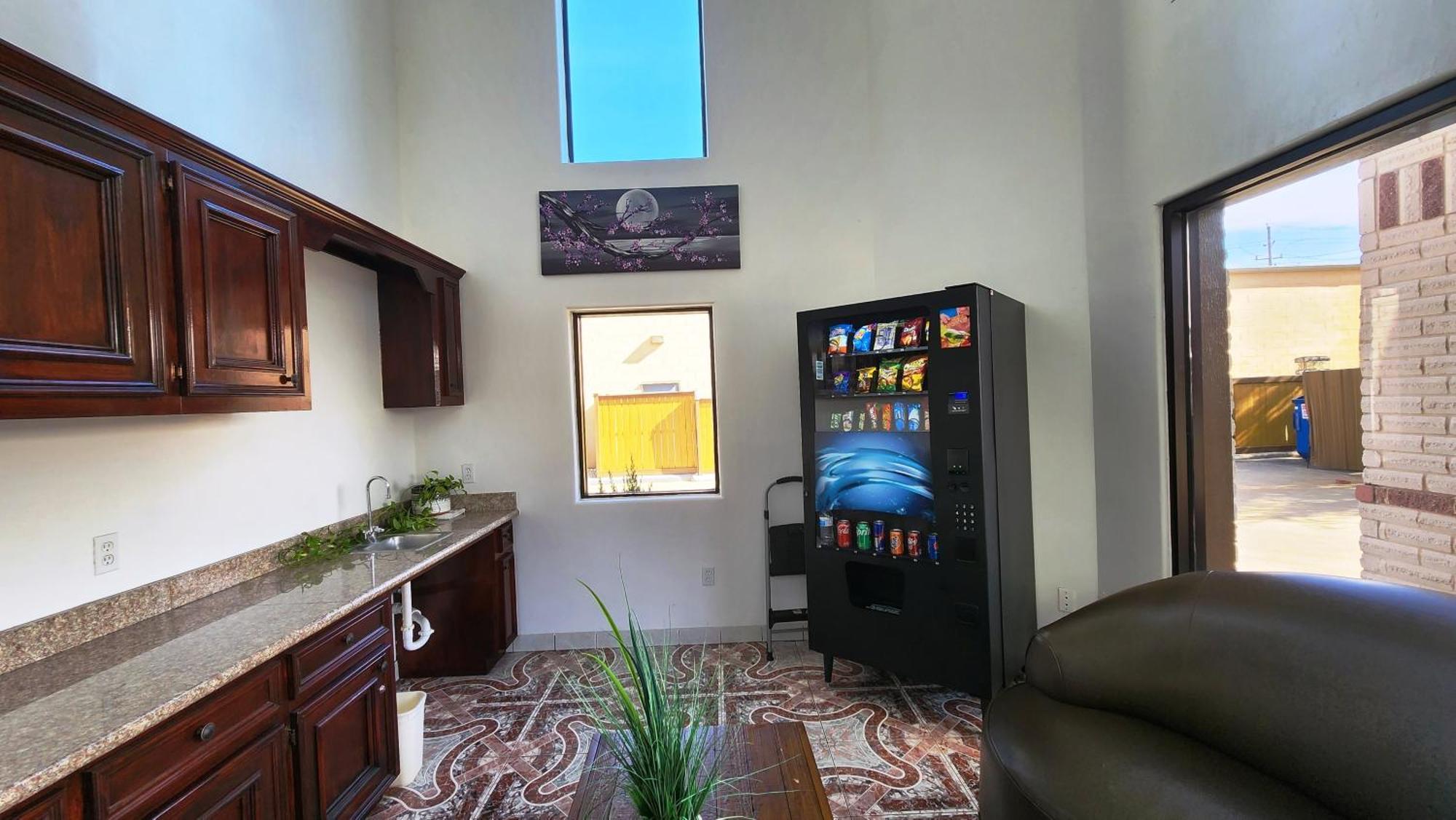 Scottish Inn & Suites Sam Houston Parkway Екстер'єр фото