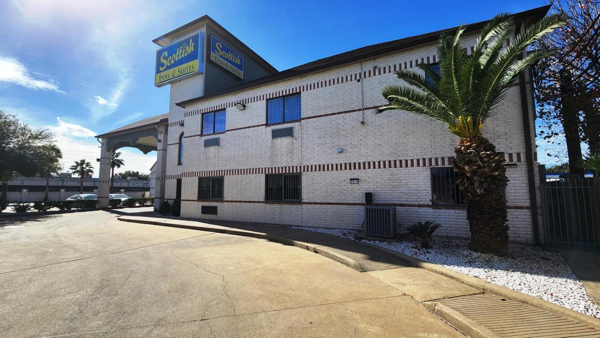 Scottish Inn & Suites Sam Houston Parkway Екстер'єр фото